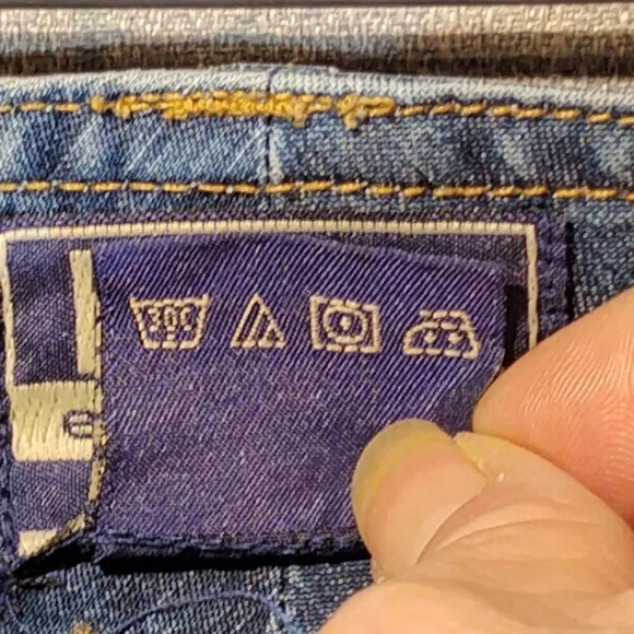 B.U.M. Women's Plus Stretch Denim Capri's in Size Plus 20 - Picture 9 of 13